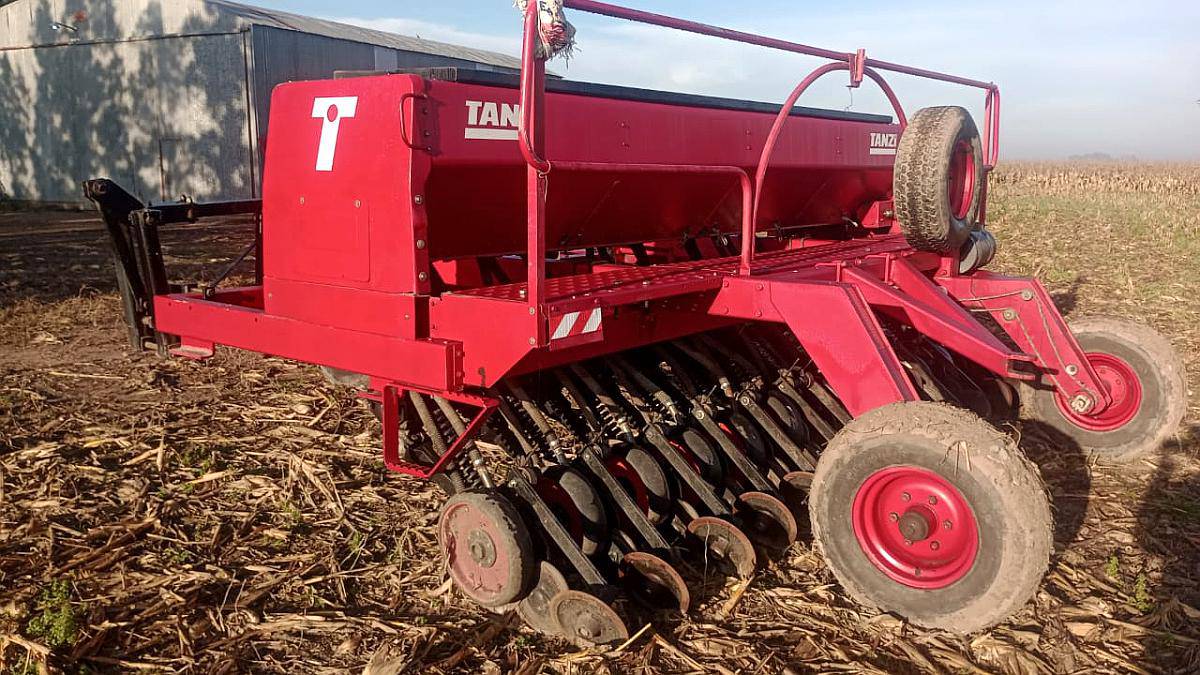 Sembradora Tanzi 4300monodisco de 24 Lineas a 19 Abono en L