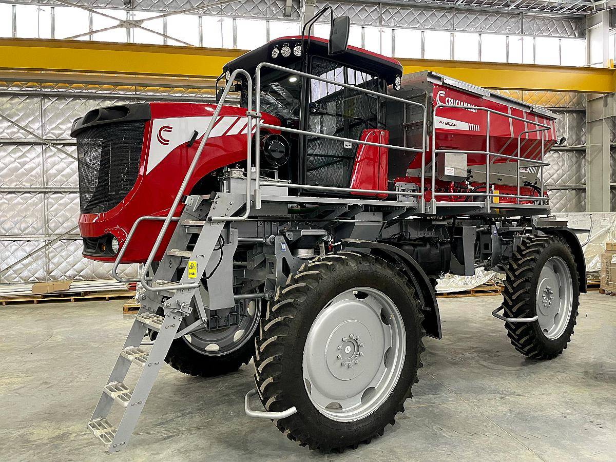 Fertilizadora Autopropulsada Fertec A824