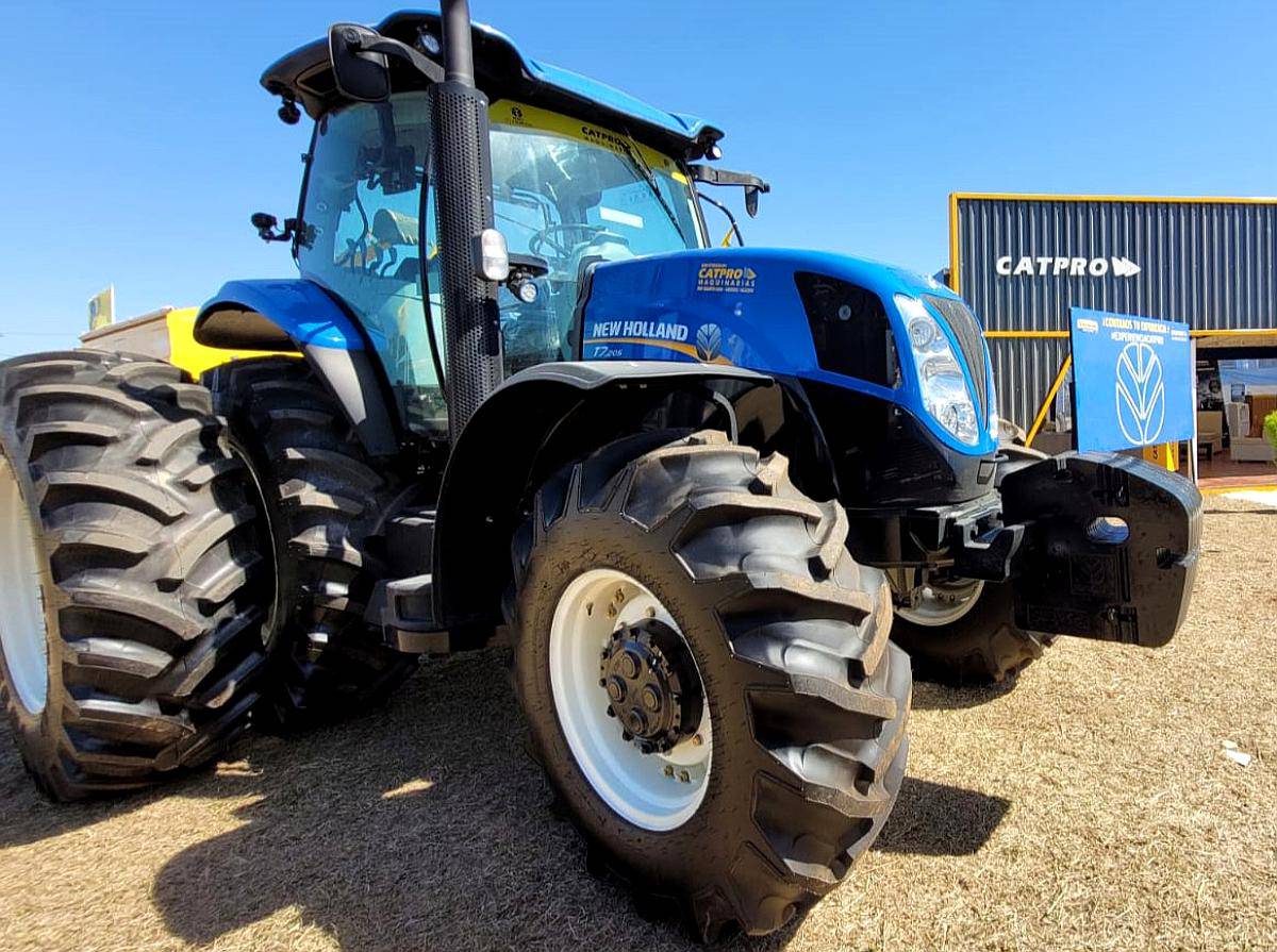 Disponible ya T7.215 NH 0km