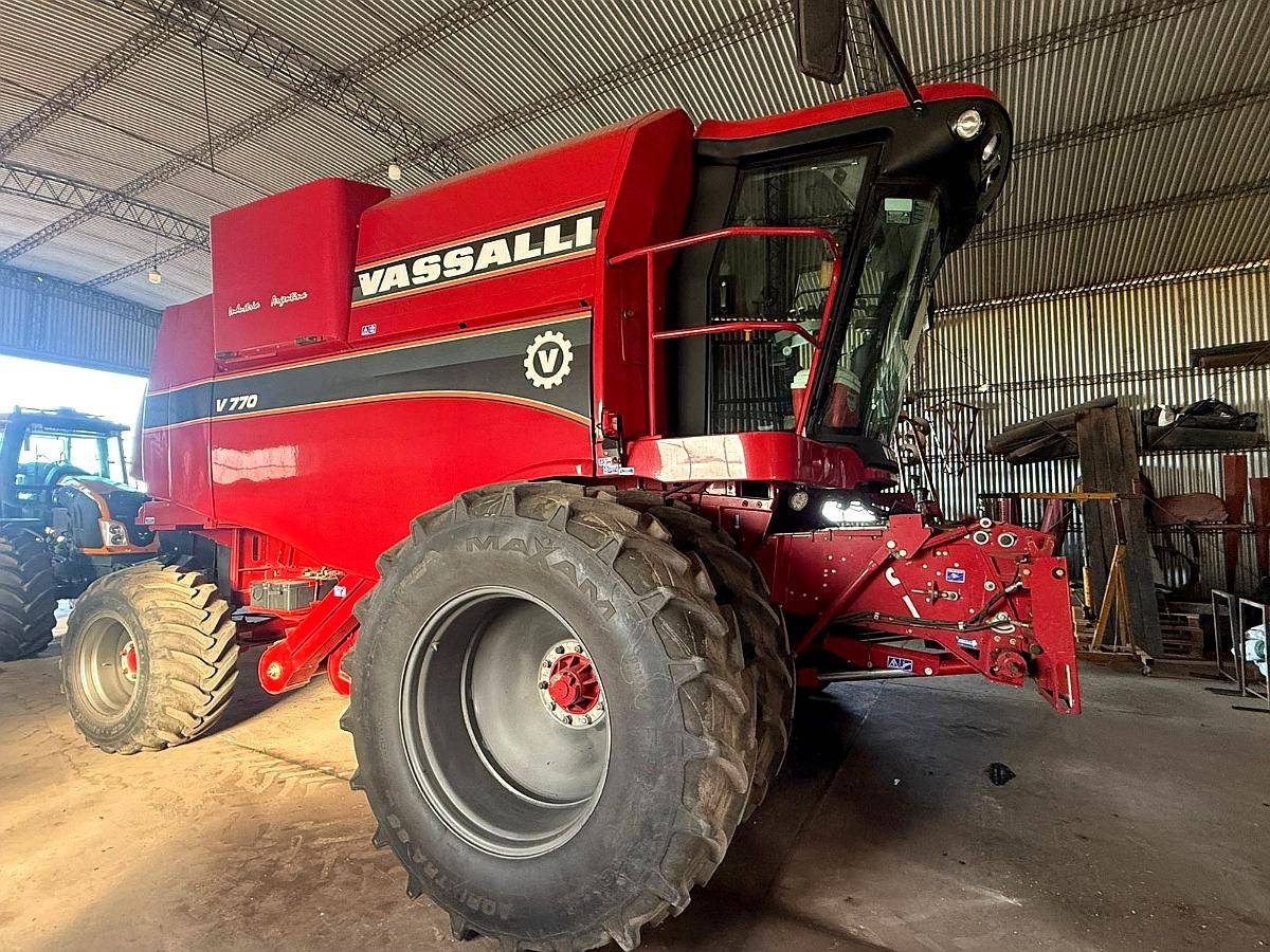 Vassalli 770 Doble Traccion año 2022. Duales y Piloto