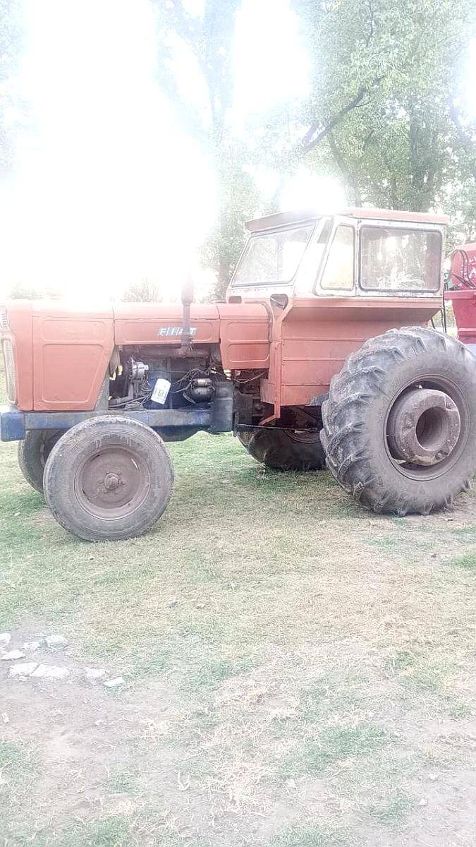 Tractor Fiat 700 e con Levante Hidráulico