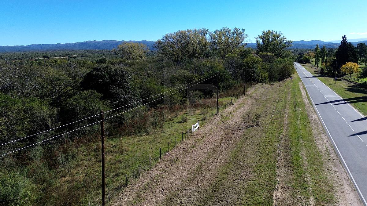 Lote de 2 Hectáreas con Arroyo Zona los Molinos, Sobre Ruta