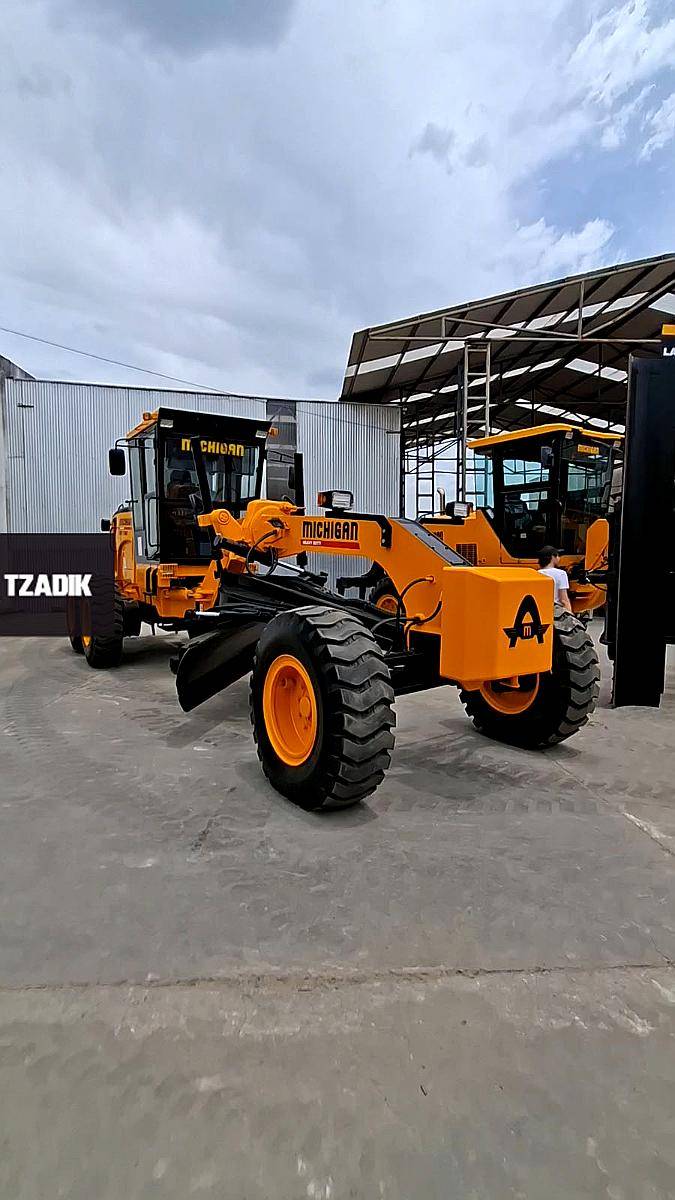🚜 Motoniveladora Michigan Modelo Hd170m en Tzadik: Potencia