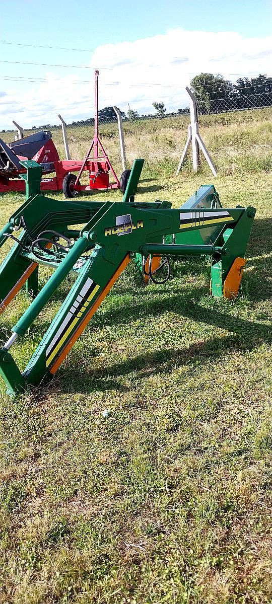 Pala Frontal con Balde 3/4 y Elavador de Pallet