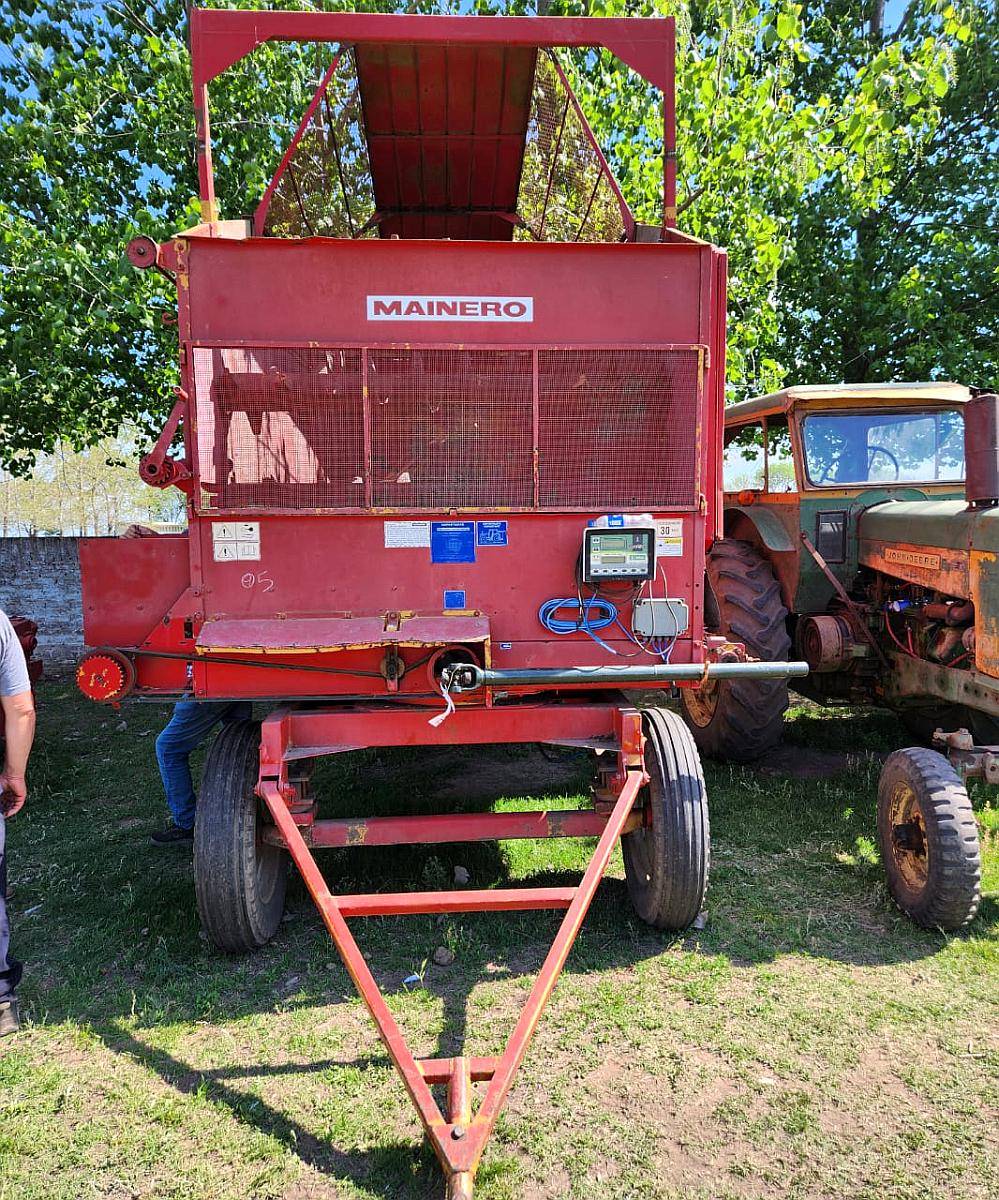 Carro Forrajero B-400 Mainero con Balanza Magris