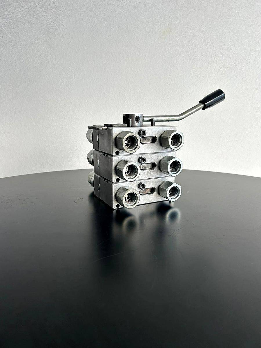 Multiacople Hidraulico Configurable para Equipo de Siembra.