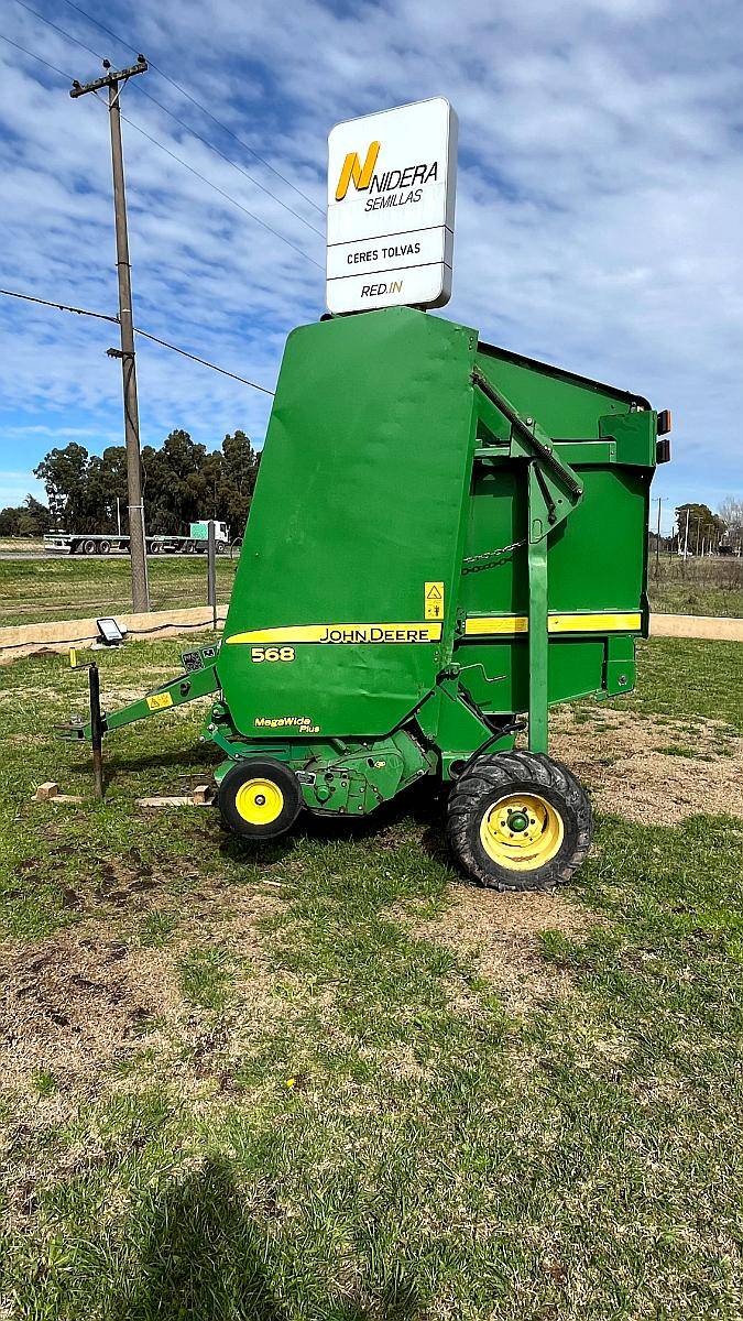 Rotoenfardadora John Deere 568 año 2012.