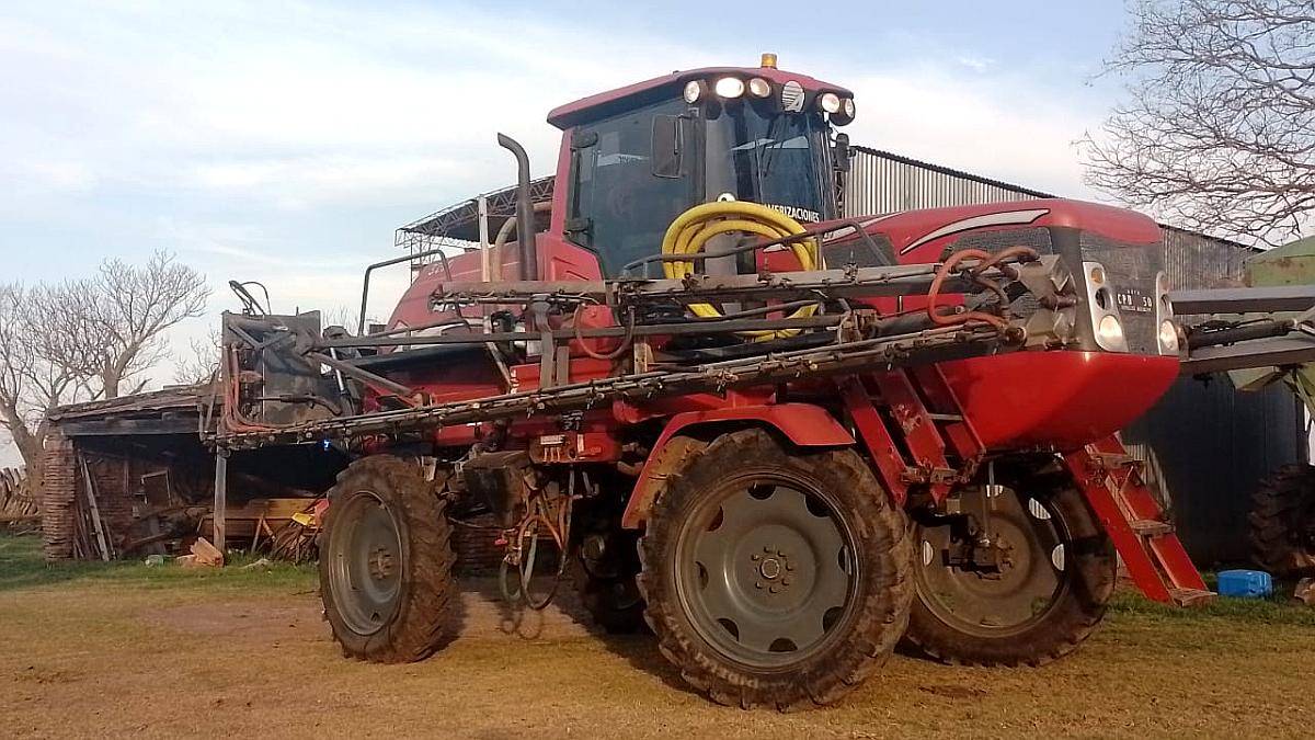Pulverizadora Apache 3227. año 2013. 7200 Hs