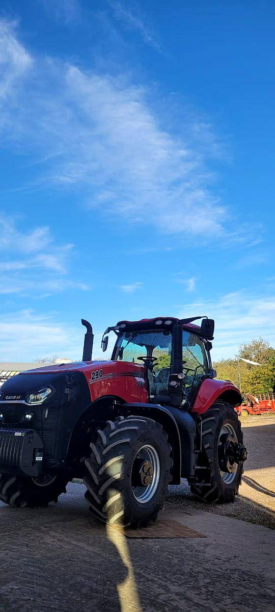 Disponible Tractor Magnum 290