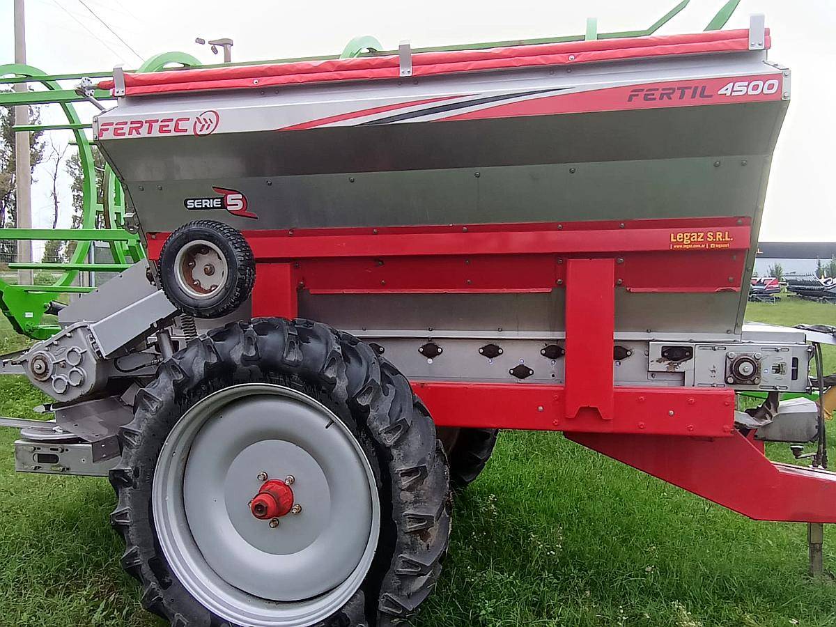 Fertilizadora Fertec 4500 Serie 5 MB Estado