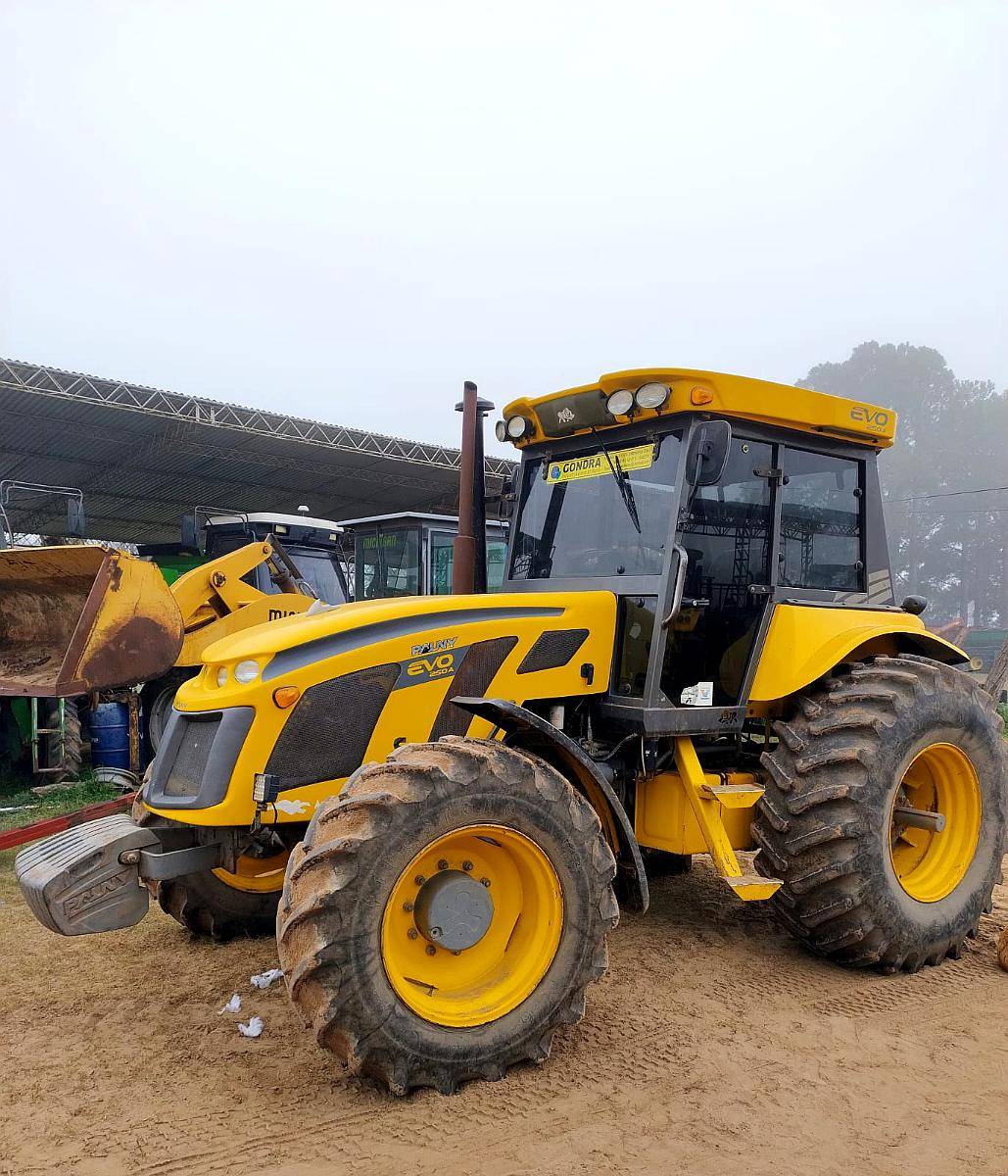 Tractor Pauny 250 a año 2017