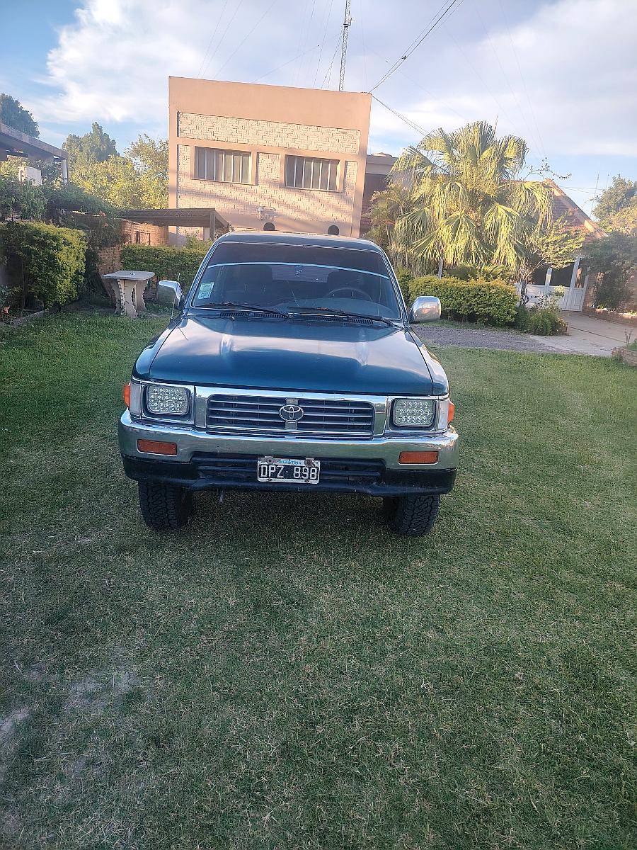 Camioneta Toyota SR5 4X4