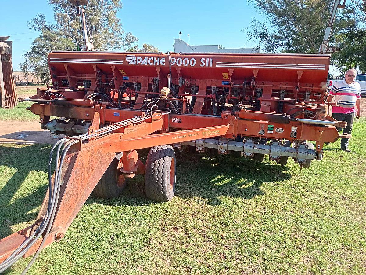 Sembradora Apache 9000 Sii. 25 a 17.5 o 25 a 35 cm Abierta.