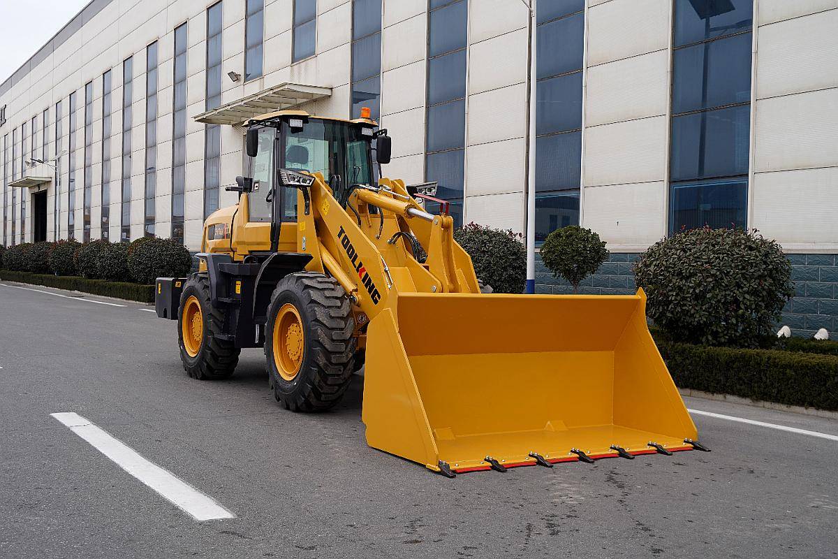 Pala Cargadora TK 946 - Peso OP: 8400 Kg