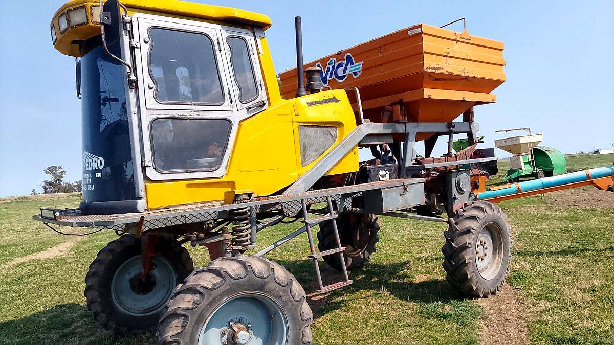 Fertilizadora Barbuy, de 2200 Kilos