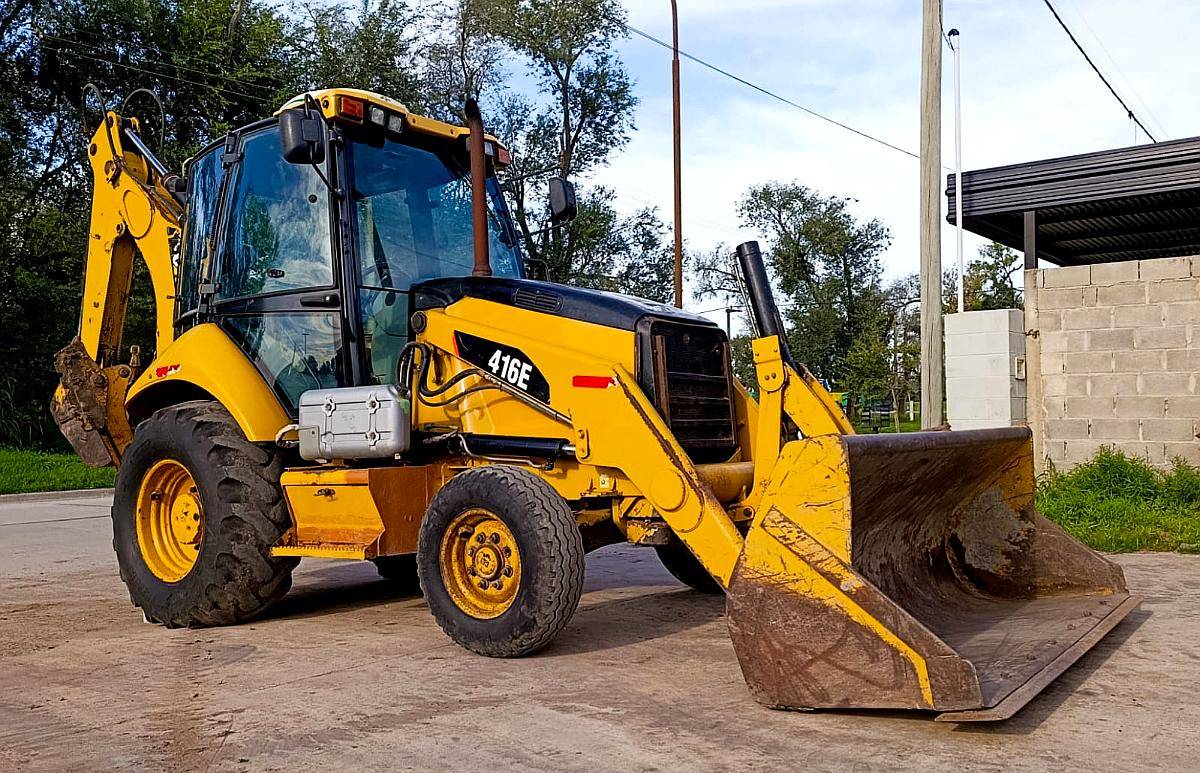 Pala Retroexcavadora Caterpillar 416e muy Buen Estado