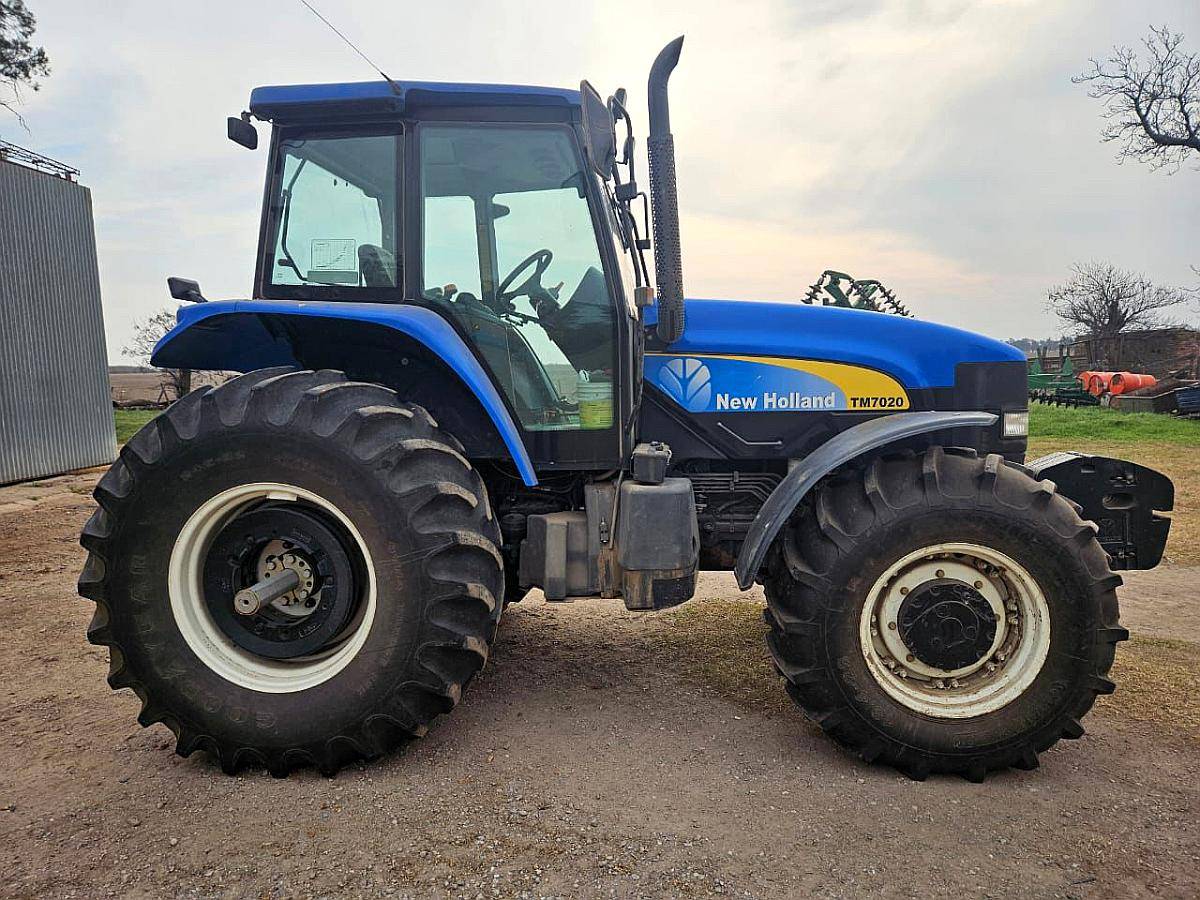 Vendo New Holland TM7020