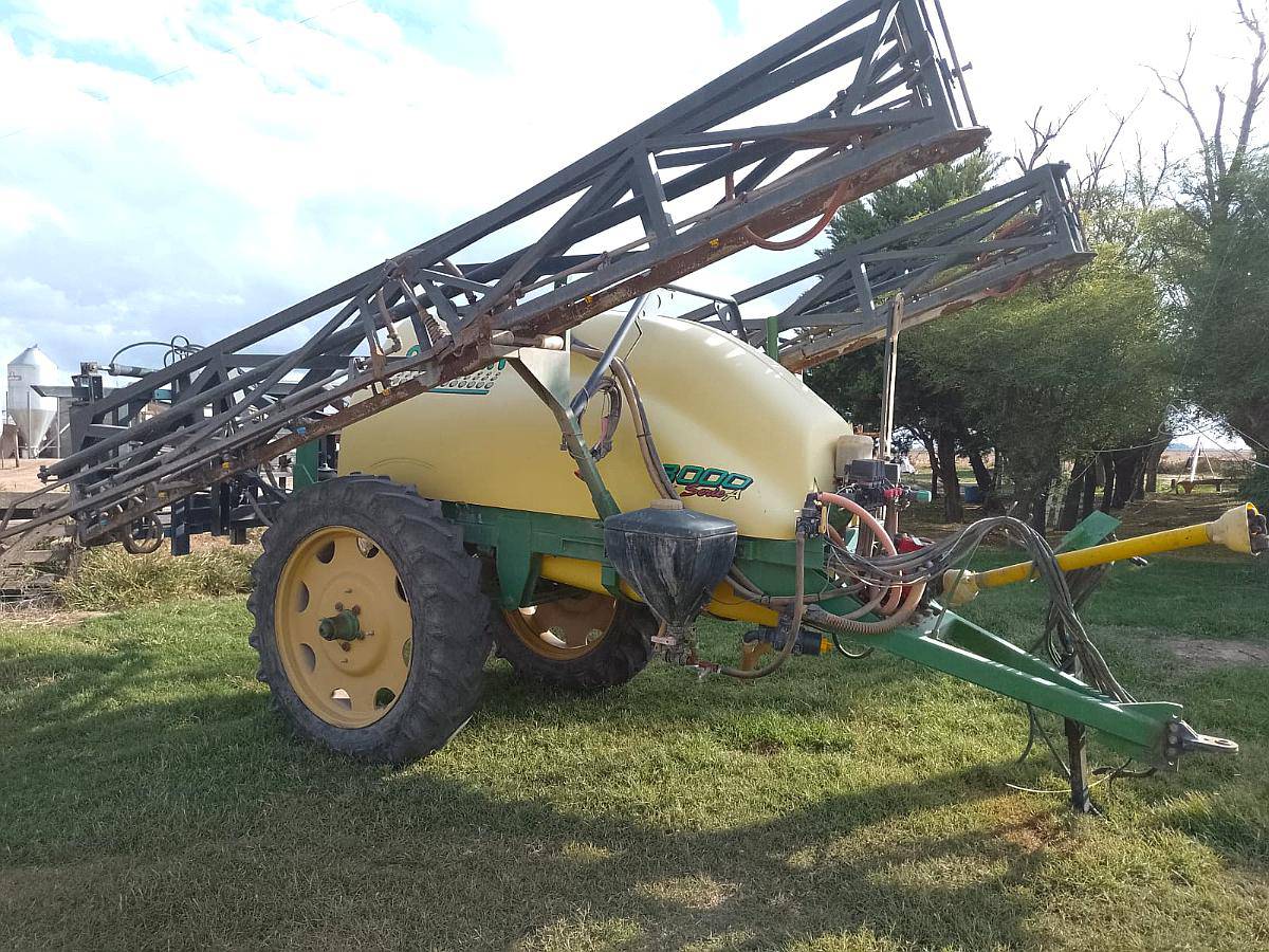 Pulverizador de Arrastre Caiman A3000. año 2009