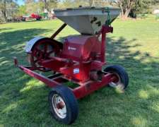 Moledora Mainero . .