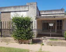 Casa En Venta. Galvez. San Juan 1522. Servicios.