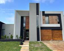 Se Vende Casa en Barrio Privado Panambí