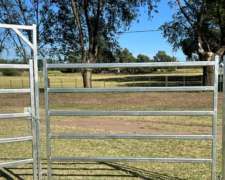 Panel con Puerta Pasa Hombre. 2100mm Ancho X 2200mm Alto