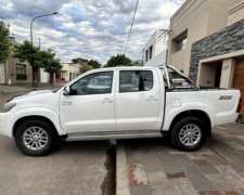 Oport. Solo 137.033 KM. Toyota Hilux SRV 4X2 C/D 3.0 Cuero