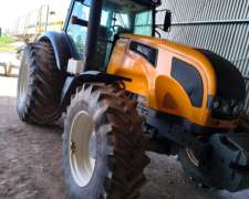 Tractor Valtra . .
