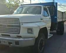 Ford F7000 con Volcador año 1984