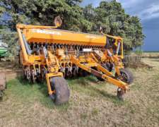 Sembradora Agrometal MXY II de 27 a 17,5cm con Alfalfero
