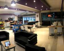 Estación de Servicio en Pleno Funcionamiento