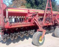 Sembradora Bertini 33 Líneas a 21 cm con Alfalfero