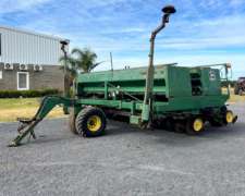 Sembradora John Deere de 25 Líneas a 17.5 con Alfalfero