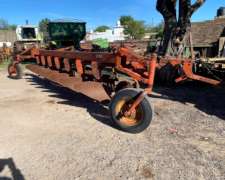 Arado de 7 Rejas en Buen Estado