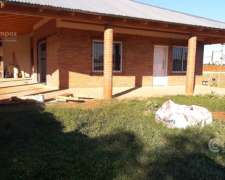 Se Vende Terreno con Casa a Estrenar en Capiovi, Misiones