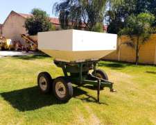 Fertilizadora al Voleo de 2500 Kg Aprox