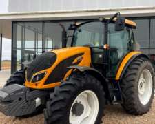 Tractor Valtra A124, Cabinado. 4x4. Reversor de Marcha. 3000