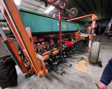 Sembradora Dumaire 710 de 33 a 19 cm