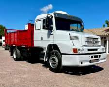 Camion Mercedes Benz L1620 año 2005 con Baranda Volcable