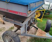 Fertilizadora de Arrastre GAS CEM 1000 KG.