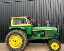 Tractor John Deere 3530.