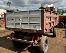Acoplado Volcador el Grillo de 4 TN 3 Vuelcos Rojo