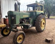 Tractor John Deere 730