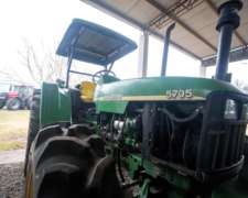 Tractor John Deere 5705 año 2003