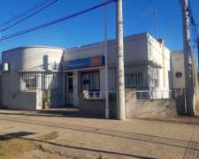 Casa En Venta. Galvez. Esquina Mitre Y Brarda. Servicios