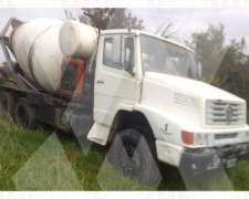 Camión con Mixer Mercedes Benz 2318 (id630)