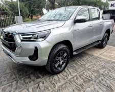 Toyota Hilux SRV 4X4 AT y MT