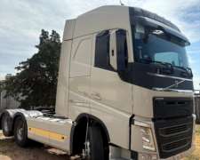 Camión Volvo FH 460 con Jaula , Semi Tolva y Tanque Cisterna