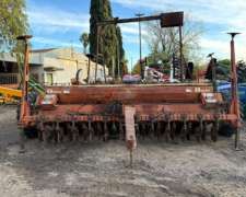Sembradora Bertini 10.000 de 25 a 17,5 con Alfalfero