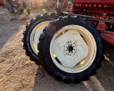 Llantas con Cubiertas 13-6-38 para Fiat Tagri.
